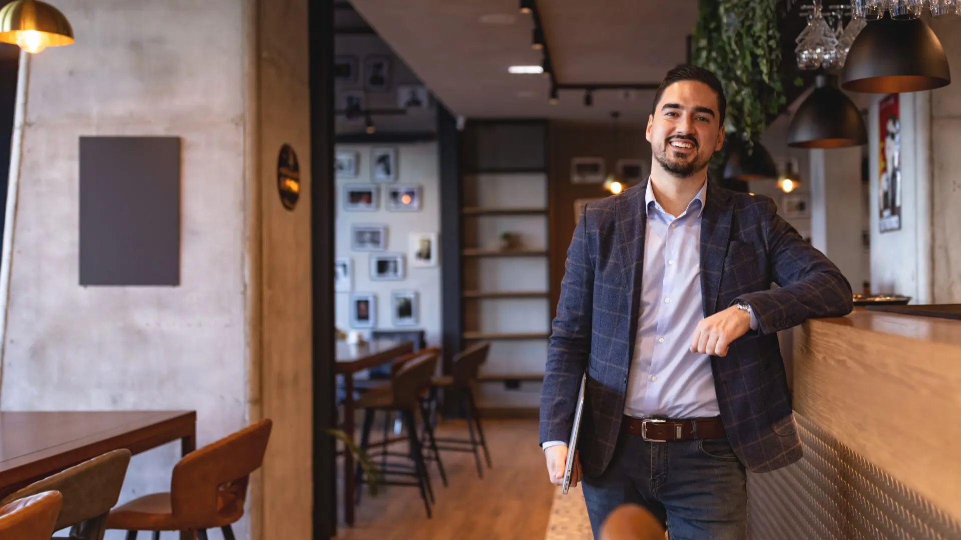 Man leaning up against a bar